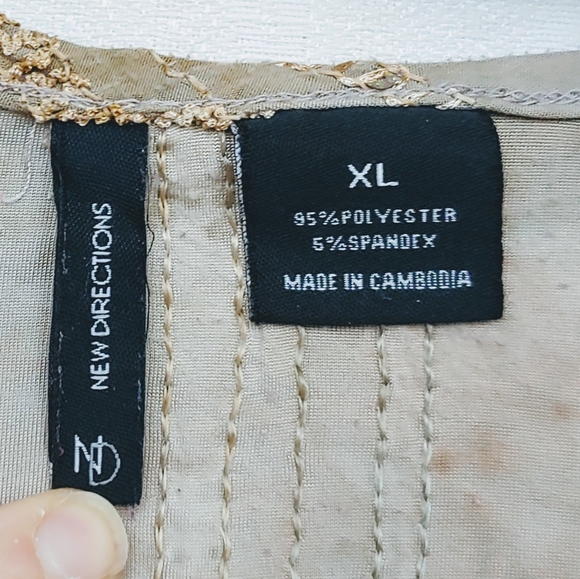 New Directions Embellished Shark Bite Blouse - Picture 3 of 5